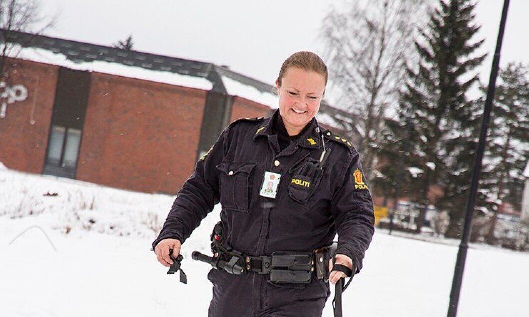 Anette Carnarius Elseth har i flere år gått i politiuniform. Den har hun imidlertid tatt av seg som politisk rådgiver, og nå statssekretær. Anette Carnarius Elseth har i flere år gått i politiuniform. Den har hun imidlertid tatt av seg som politisk rådgiver, og nå statssekretær.