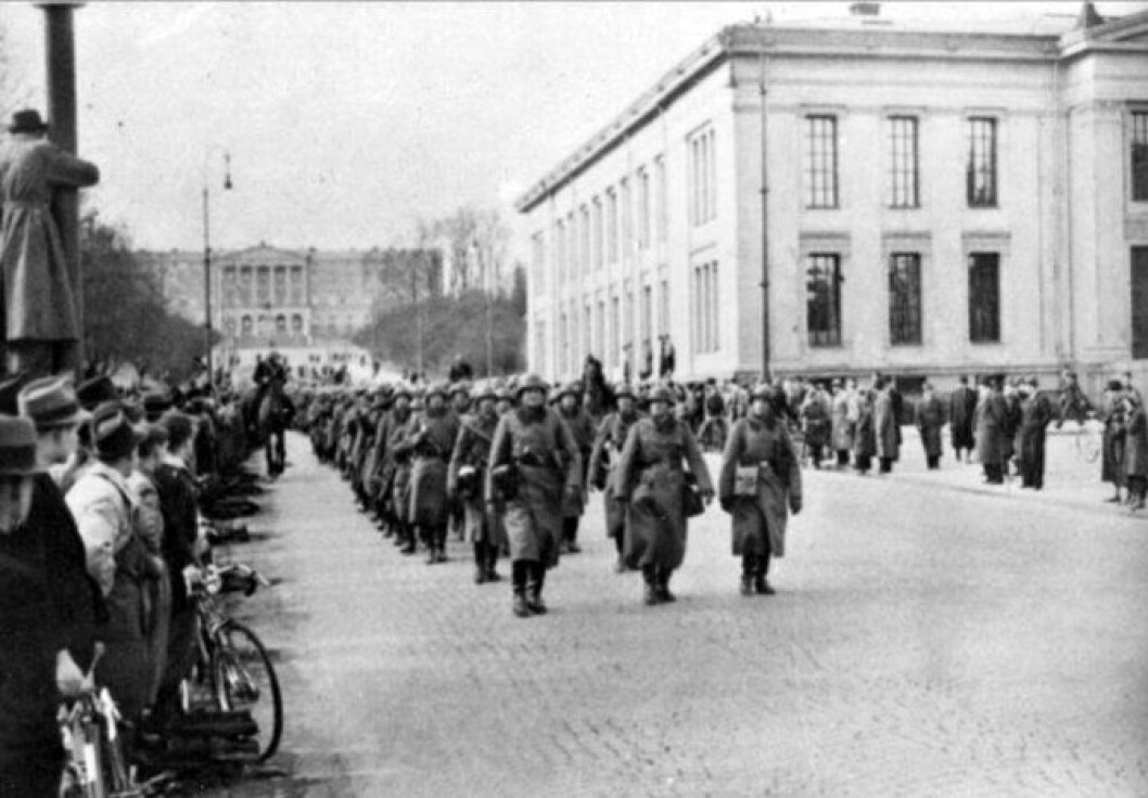 Tyske tropper på Karl Johan under Andre verdenskrig. Tyske tropper på Karl Johan under Andre verdenskrig.