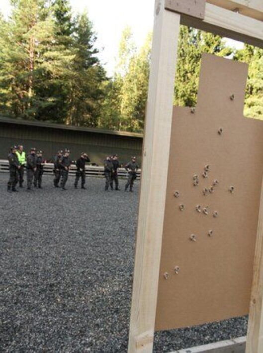 Politistudenter i Østfold under sin første skytetrening i praksisåret, høsten 2012. Politistudenter i Østfold under sin første skytetrening i praksisåret, høsten 2012.