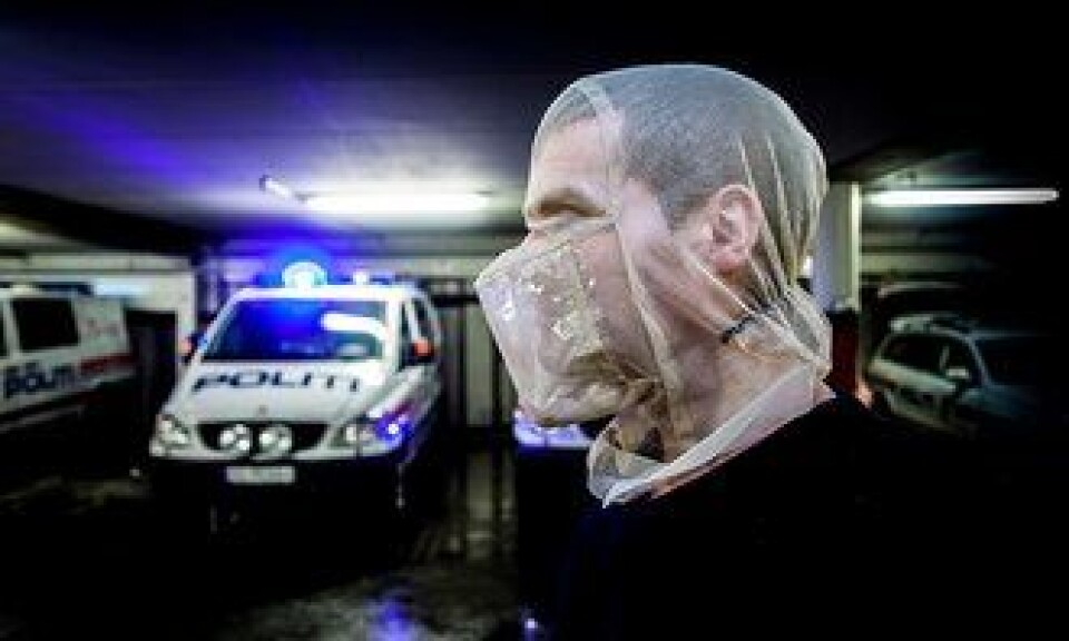 Politiets nye spytthette skal forhindre polititjenestemenn fra å bli spyttet på.