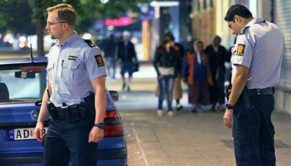 SATSER I ØST: Oslo-politiet har identifisert utsatte områder i Oslo der innsatsen skal intensiveres. Bildet viser en politipatrulje på Grønland i Oslo, som er en av bydelene som er pekt ut, og er tatt i en annen sammenheng.