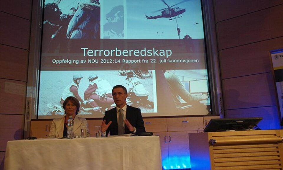 Under en pressekonferande 20. mars 2013 la Regjeringen 100 millioner kroner på bordet for å bedre politiberedskapen. Justisminister Grete Faremo og statsminister Jens Stoltenberg sto for framleggelsen. Under en pressekonferande 20. mars 2013 la Regjeringen 100 millioner kroner på bordet for å bedre politiberedskapen. Justisminister Grete Faremo og statsminister Jens Stoltenberg sto for framleggelsen.
