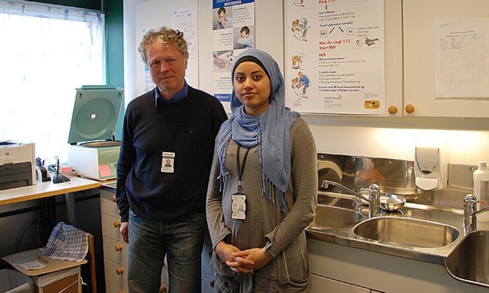 Lege Bjørn Granhus og sykepleier Roqaya Dawood ved bedriftshelsetjenesten i Oslo.