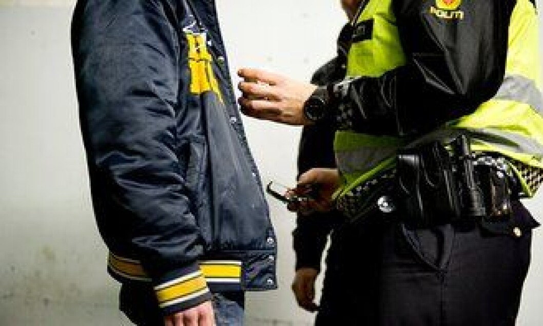 ARBEIDSTEKNIKK: Tegn og symptom er en arbeidsteknikk som i dag benyttes av politiet i mange sammenhenger, og har vist seg å gi stor treffsikkerhet. Teknikken har også vist seg egnet for blant annet kriminalomsorgen, Tollvesenet, Forsvaret og psykisk helsevern. ARBEIDSTEKNIKK: Tegn og symptom er en arbeidsteknikk som i dag benyttes av politiet i mange sammenhenger, og har vist seg å gi stor treffsikkerhet. Teknikken har også vist seg egnet for blant annet kriminalomsorgen, Tollvesenet, Forsvaret og psykisk helsevern.