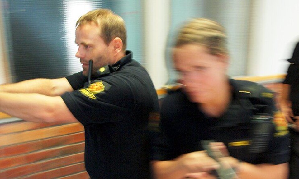 Har politifolk plikt til å ofre livet i tjenesten? Her øver ansatte ved Sentrum politistasjon i Oslo på «skyting pågår».