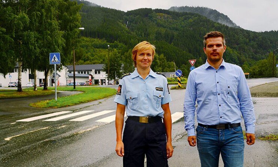 Politibetjent Mari Stene ved Meldal lensmannskontor, sammen med Meldal-ordfører Are Hilstad (Ap). Politibetjent Mari Stene ved Meldal lensmannskontor, sammen med Meldal-ordfører Are Hilstad (Ap).