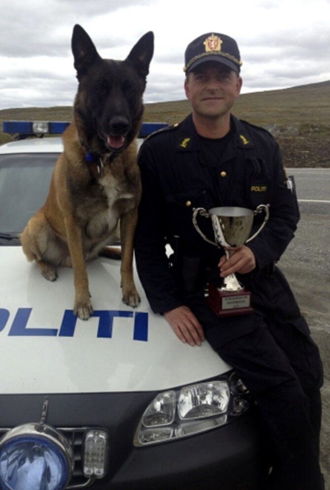 Vidar Neteland og hunden Aron vant Norgesmesterskapet i patruljehund 2013. Vidar Neteland og hunden Aron vant Norgesmesterskapet i patruljehund 2013.