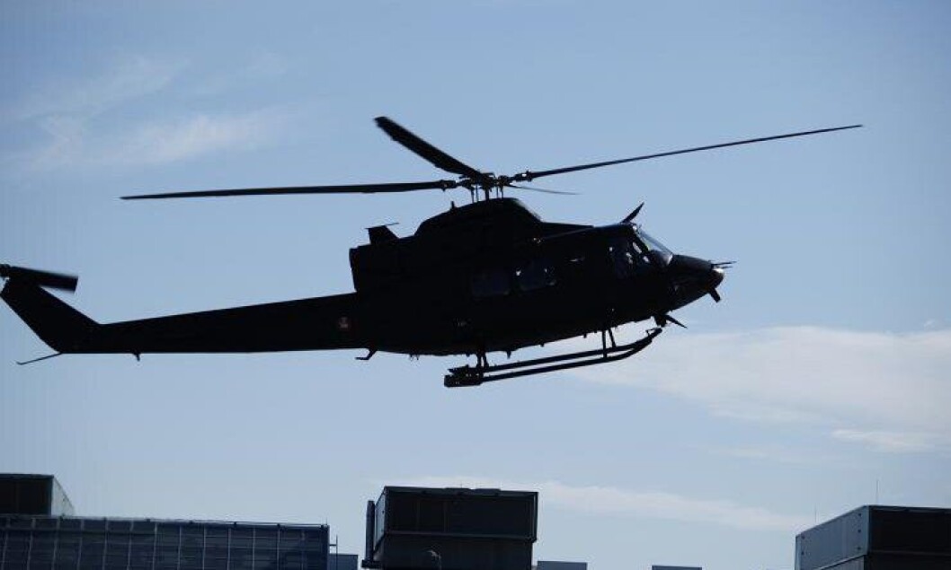 Forsvarets Bell-helikopter bistår Beredskapstroppen. Forsvarets Bell-helikopter bistår Beredskapstroppen.