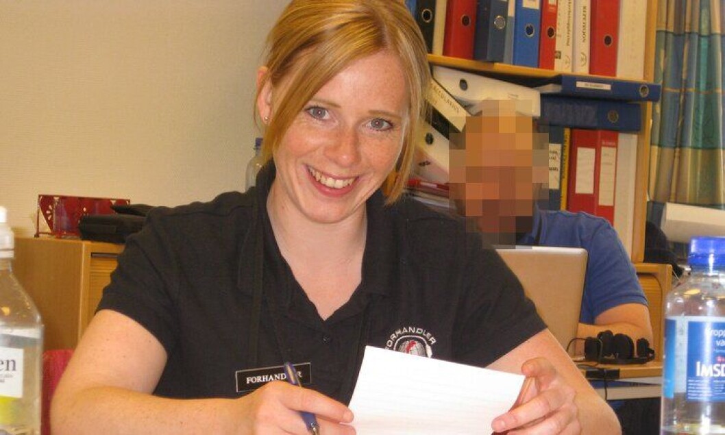 Politibetjent Kathrine (31) fikk beste score på «The National Hostage Course» i England. Politibetjent Kathrine (31) fikk beste score på «The National Hostage Course» i England.
