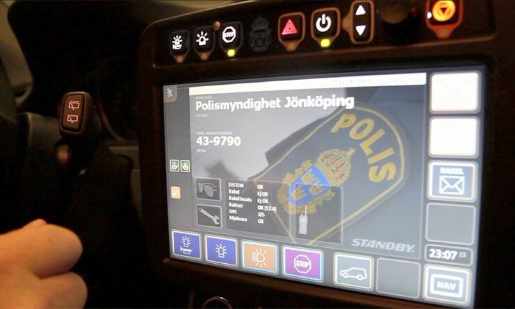 Svensk politis «Polman»-system er inkludert i alle nye patruljebiler. Svensk politis «Polman»-system er inkludert i alle nye patruljebiler.