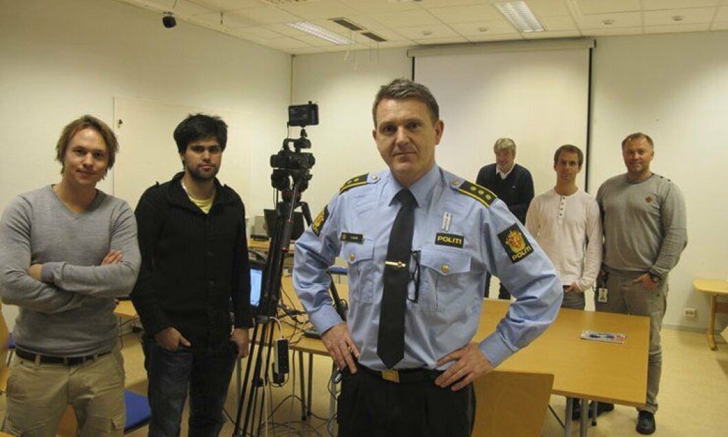 Politistasjonssjef i Ålesund, Oddbjørn Solheim, med flere ansatte som har vært med på pilotprosjektet. Politistasjonssjef i Ålesund, Oddbjørn Solheim, med flere ansatte som har vært med på pilotprosjektet.