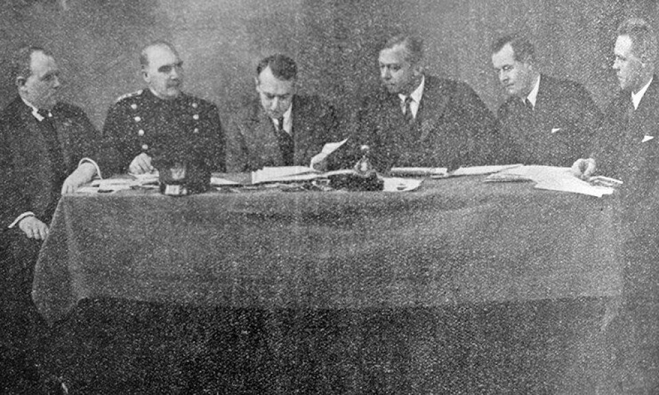 Uniformsutvalget, bestående av politibetjent Rutledal, overbetjent Brekke, byråchef Edvald Lassen, politimester Selmer, politifullmektig Riisnæs og politikonstabel Ingvald Rutledal, ble enige om en ensartet politiuniform i Norge.