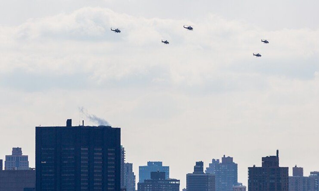 NYPDs helikoptre flyr over New York by. NYPDs helikoptre flyr over New York by.