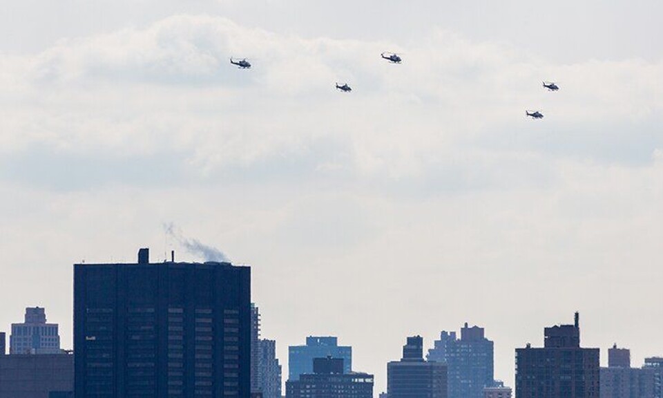 NYPDs helikoptre flyr over New York by.