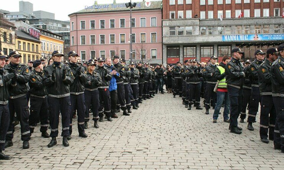 Politifolk mobiliserer under politikonflikten i 2009.