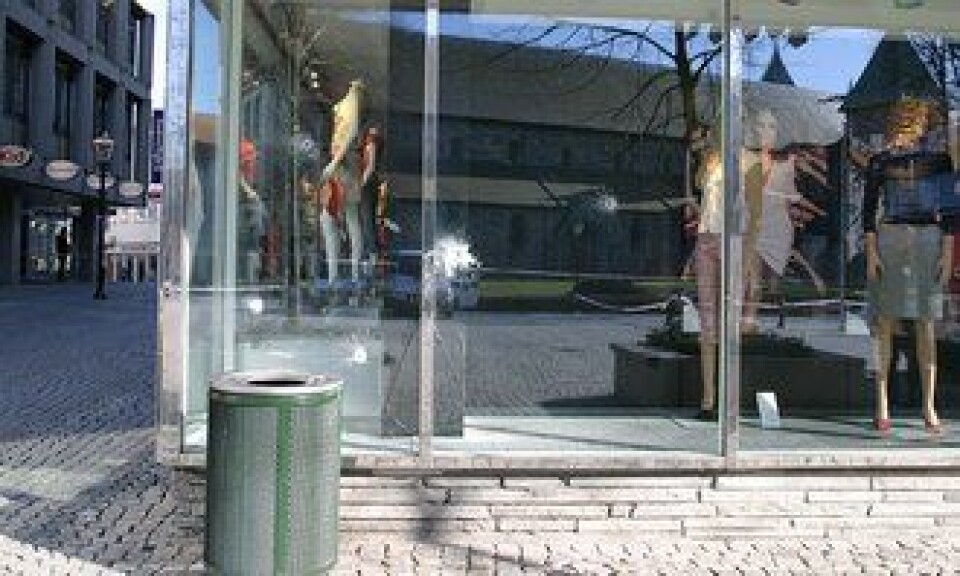 Kulehull etter skuddvekslingen under Nokas-ranet. Kulehull etter skuddvekslingen under Nokas-ranet.