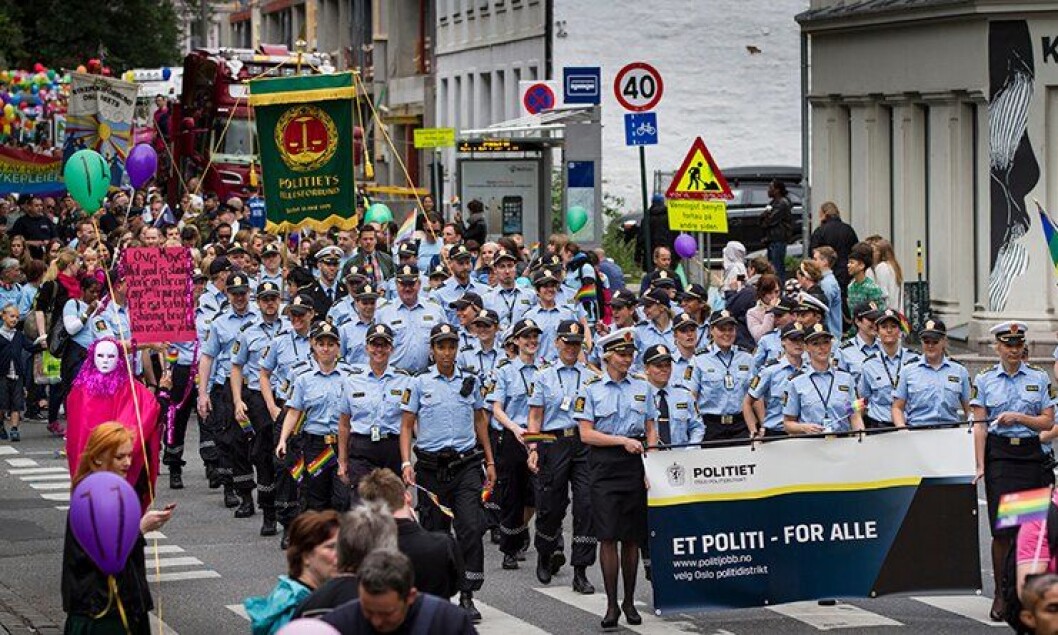 Hele 49 uniformerte politifolk og studenter deltok under årets Europride-parade. Hele 49 uniformerte politifolk og studenter deltok under årets Europride-parade.