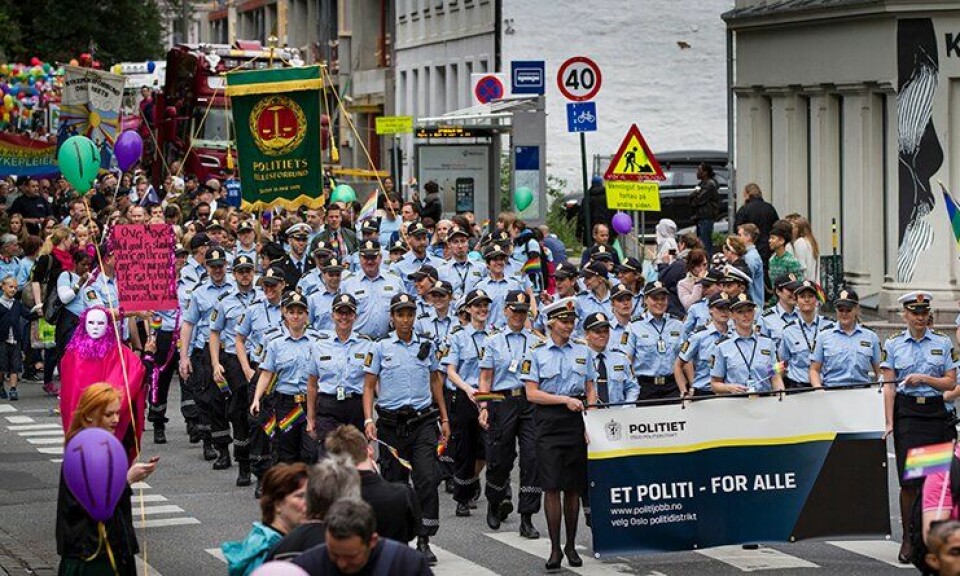 Hele 49 uniformerte politifolk og studenter deltok under årets Europride-parade.