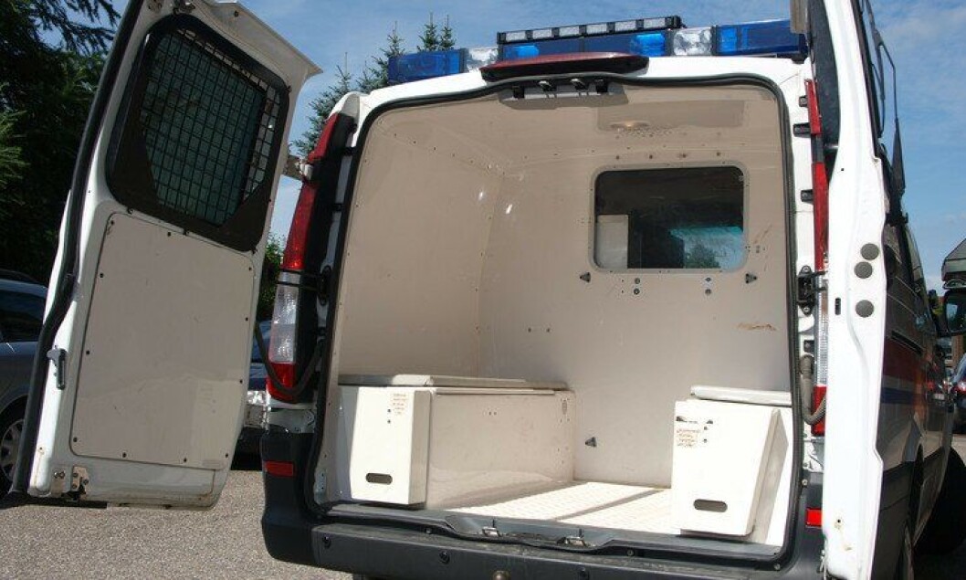 Det blir færre fangetransporter i fire av politidistriktene gjennom neste år. Kriminalomsorgen tar over. Det blir færre fangetransporter i fire av politidistriktene gjennom neste år. Kriminalomsorgen tar over.