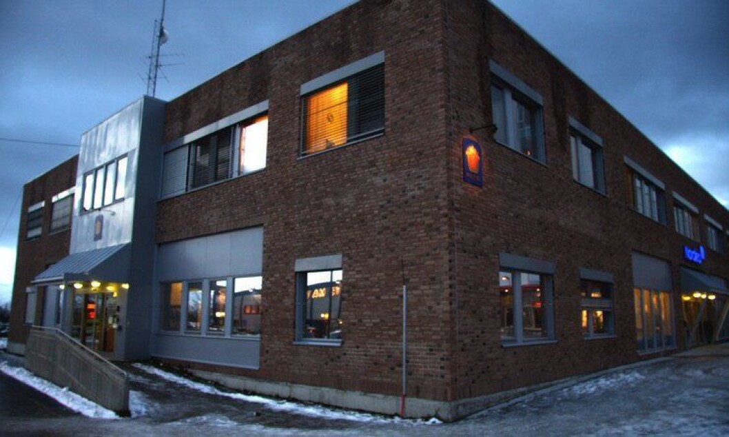 Lensmannskontoret her i Alta måtte settes i sving for å transportere fangen fra Vadsø til Tromsø. Men en kilde Politiforum har snakket med mener det var unødvendig. Lensmannskontoret her i Alta måtte settes i sving for å transportere fangen fra Vadsø til Tromsø. Men en kilde Politiforum har snakket med mener det var unødvendig.
