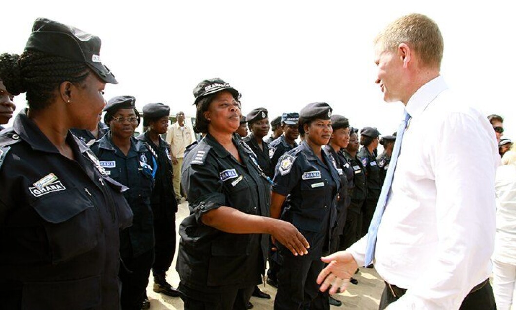 Her besøker daværende utviklingsminister Erik Solheim politikvinner i Ghana i 2011. De er trent opp gjennom Training for peace-programmet. Her besøker daværende utviklingsminister Erik Solheim politikvinner i Ghana i 2011. De er trent opp gjennom Training for peace-programmet.