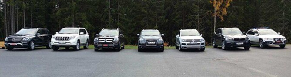 Politiets Fellestjenesters biltestere kåret BMW X5 (nummer to fra høyre) til vinner over Mercedes GL (til venstre), Toyota Land Cruiser, Mercedes ML, Audi Q7, VW Touareg og Volvo XC70.