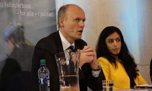 Anders Werp (H) og Hadia Tajik (Ap) under paneldebatten i politihuset i Oslo. Anders Werp (H) og Hadia Tajik (Ap) under paneldebatten i politihuset i Oslo.