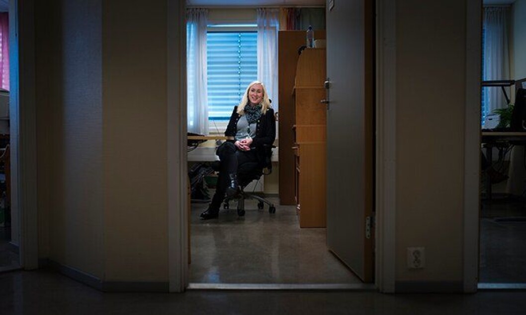 På kontoret på Manglerud politistasjon forberedes dommeravhørene. Angela Claire Wermuth håper imidlertid på et mer samlet fagmiljø. På kontoret på Manglerud politistasjon forberedes dommeravhørene. Angela Claire Wermuth håper imidlertid på et mer samlet fagmiljø.