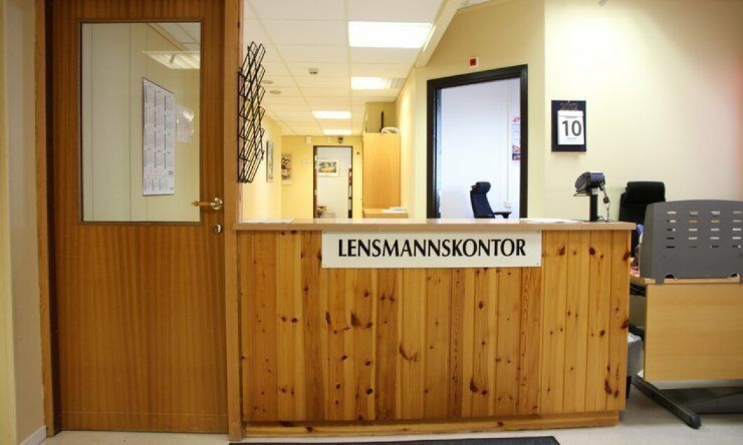På lensmannskontorene rundt i landet jobber flere sivile med namsmannsoppgaver. Disse kan forsvinne med «Nærpolitireformen». På lensmannskontorene rundt i landet jobber flere sivile med namsmannsoppgaver. Disse kan forsvinne med «Nærpolitireformen».
