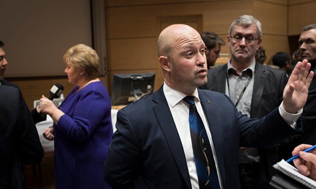 Anders Anundsen kunne signere avtalen som danner grunnlaget for politireformen tirsdag kveld, sammen med blant annet Erna Solberg. Anders Anundsen kunne signere avtalen som danner grunnlaget for politireformen tirsdag kveld, sammen med blant annet Erna Solberg.