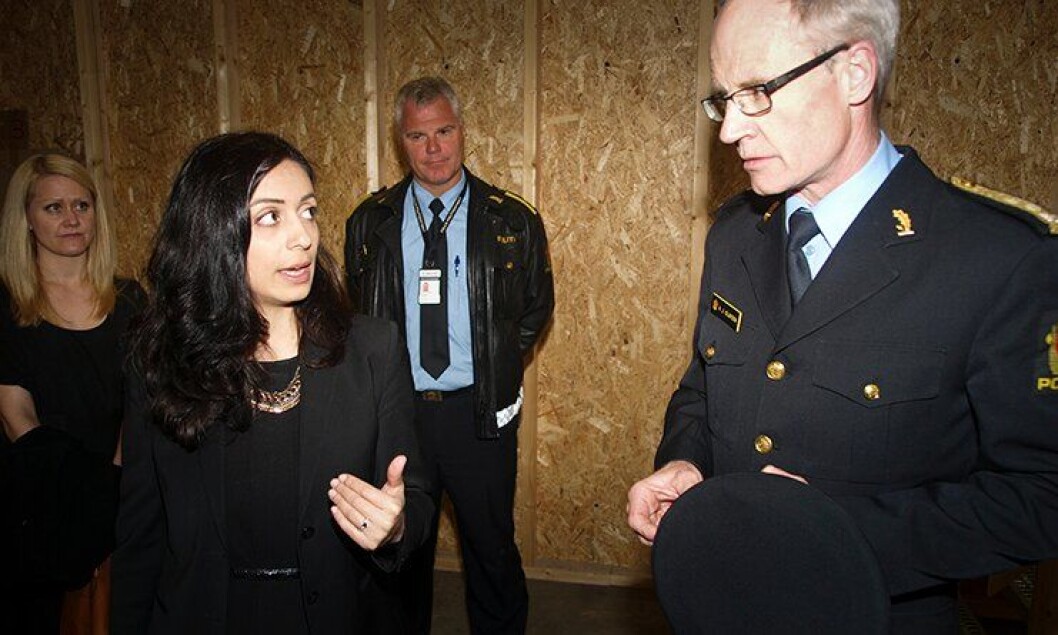 Hadia Tajik og Ap foreslår å stille flere krav til politimestre. Her møter hun politimester Arne Jørgen Olafsen i Follo ved en tidligere anledning. Hadia Tajik og Ap foreslår å stille flere krav til politimestre. Her møter hun politimester Arne Jørgen Olafsen i Follo ved en tidligere anledning.