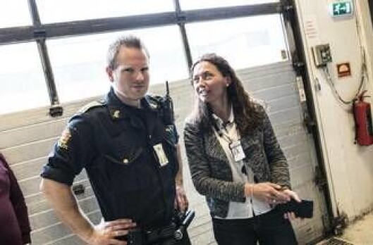 Politibetjent Andreas Øvland og prosjektleder Tonje Jansen (PFT) Politibetjent Andreas Øvland og prosjektleder Tonje Jansen (PFT)