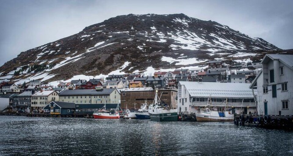 2436 innbyggere vinterstid i Honningsvåg. Tidvis mangedoblet når cruiseskipene legger til. Byen er attraktiv. For turister.