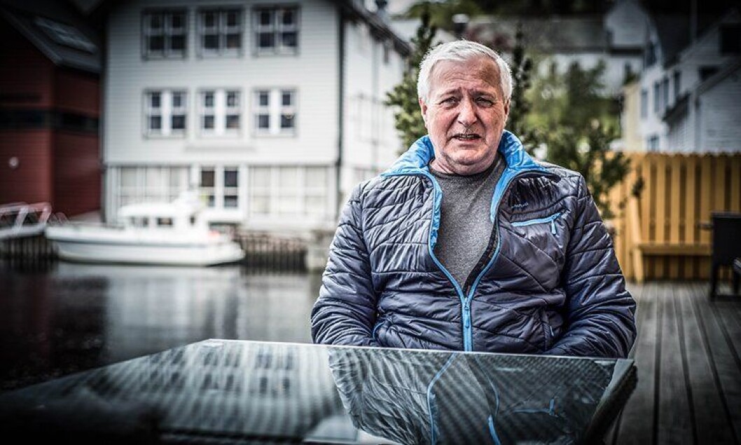 PENSJONIST: Johnny Jansen må nøye seg med enkeltbesøk på politihuset i Florø. For han får ikke lov til å jobbe der lenger, PENSJONIST: Johnny Jansen må nøye seg med enkeltbesøk på politihuset i Florø. For han får ikke lov til å jobbe der lenger,