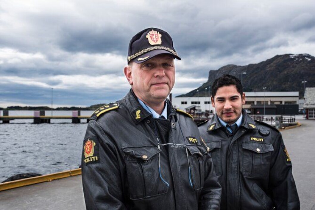 Åge Løseth er deltidslensmann i Askvoll. Jon Magnus Larsen kom til bygda i vår som lensmannsbetjent. Åge Løseth er deltidslensmann i Askvoll. Jon Magnus Larsen kom til bygda i vår som lensmannsbetjent.