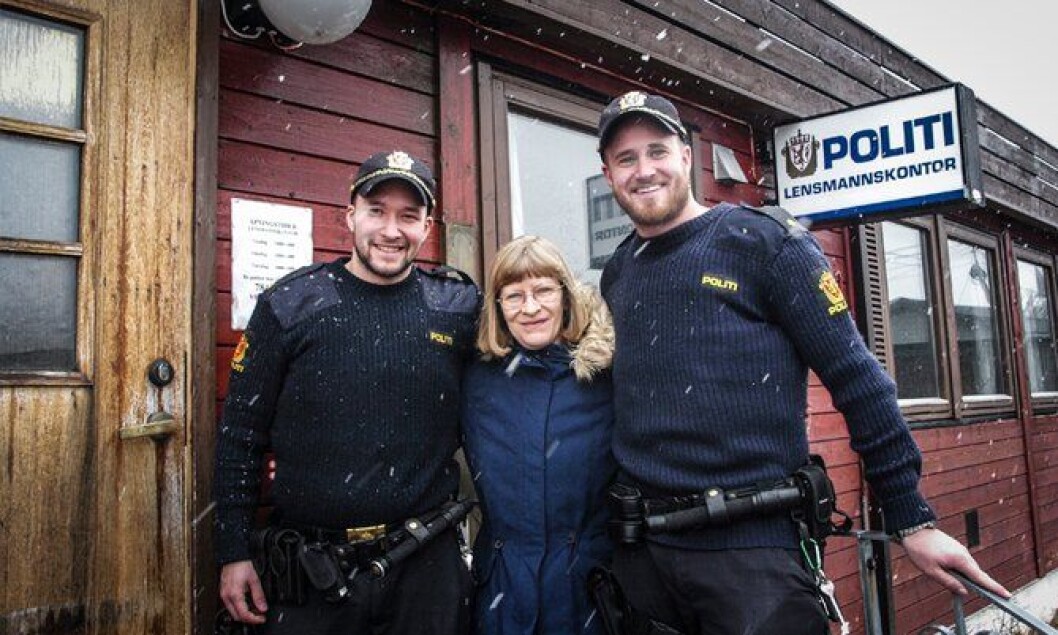 GOD STEMNING: Muggsoppen innendørs tar ikke humøret fra politibetjent Simen Eriksen, konsulent Barbro Engfelt og politibetjent Andreas Rafoss Kverneland. GOD STEMNING: Muggsoppen innendørs tar ikke humøret fra politibetjent Simen Eriksen, konsulent Barbro Engfelt og politibetjent Andreas Rafoss Kverneland.