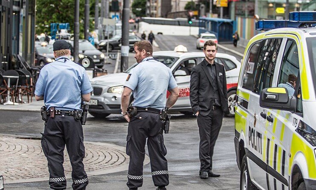 Husker ikke våpenet: 71 prosent av de spurte sier de ikke la merke til våpen, sist de så uniformert politi. Husker ikke våpenet: 71 prosent av de spurte sier de ikke la merke til våpen, sist de så uniformert politi.