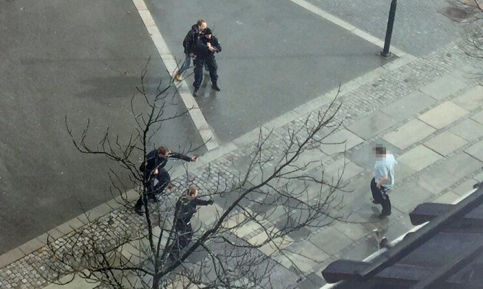 Når politiet skal anvende maktmidler er hovedregelen at man skal starte så lavt som mulig på maktpyramiden. Situasjonsvurderingen på stedet vil likevel være styrende for hvilke maktmidler, og eventuelle kombinasjoner, som er mest hensiktsmessig.