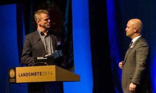 GIR ROS: Sigve Bolstad mener det politiske arbeidet med politireformen har ført til et godt resultat. Her snakker han til Anundsen under landsmøtet i november. GIR ROS: Sigve Bolstad mener det politiske arbeidet med politireformen har ført til et godt resultat. Her snakker han til Anundsen under landsmøtet i november.