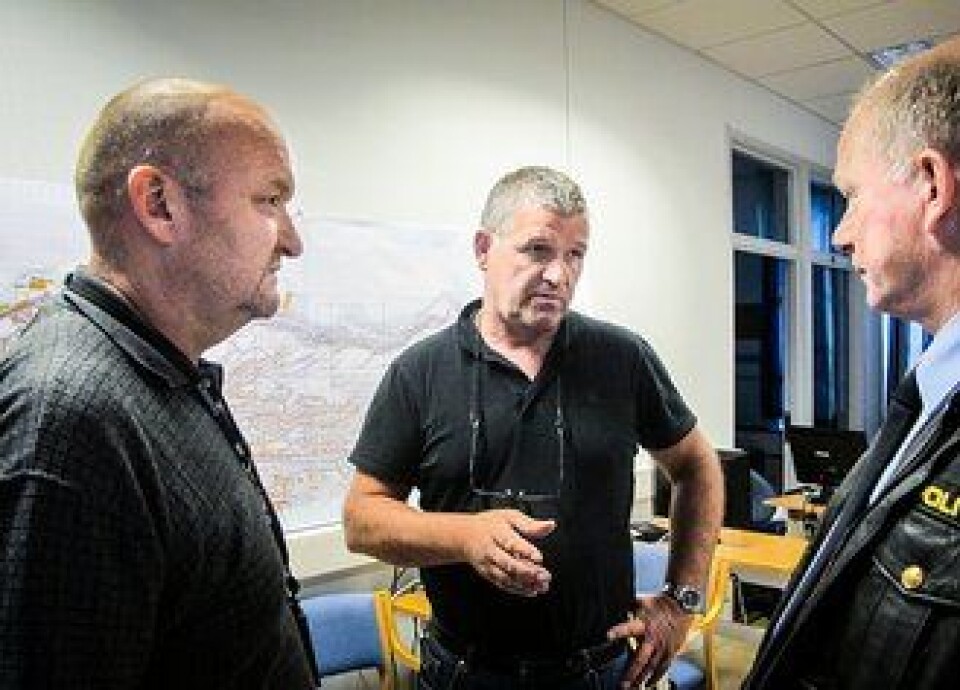 Kripos: Jon André Nilsen fra Kripos og påtaleleder Yngve Skovly i diskusjon under Aksla-saken. Bak dem et kart over Ålesund. Kripos: Jon André Nilsen fra Kripos og påtaleleder Yngve Skovly i diskusjon under Aksla-saken. Bak dem et kart over Ålesund.