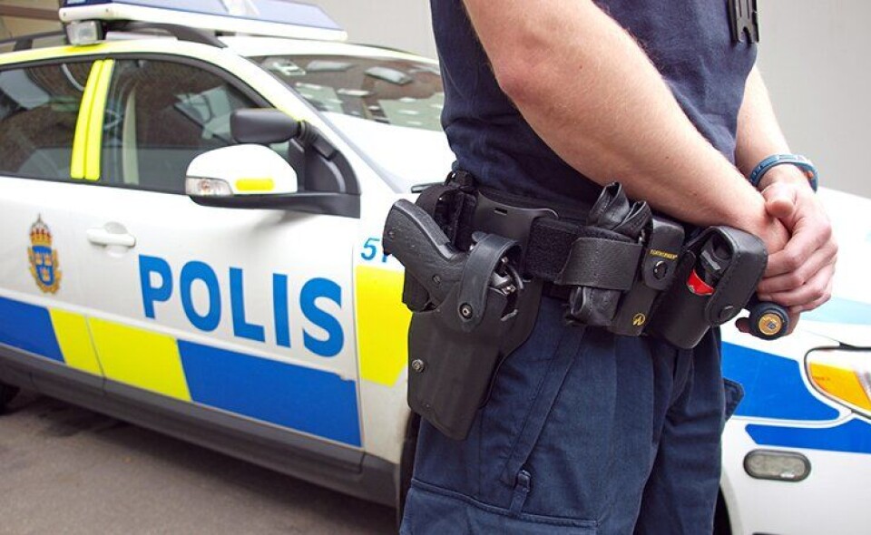 Svenske politifolk føler seg usikre, og flere slutter i jobben enn før.
