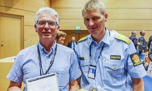Tor-Geir Myhrer sammen med assisterende rektor Tor Tanke Holm ved PHS. Tor-Geir Myhrer sammen med assisterende rektor Tor Tanke Holm ved PHS.