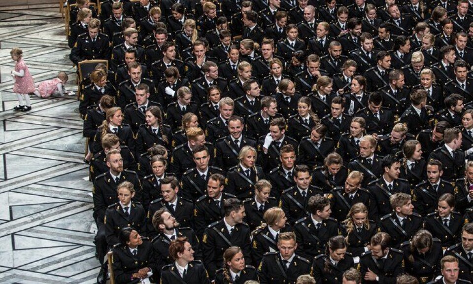 Politiets fellesforbunds statistikk viser at hver tiende politistudent som gikk ut i fjor står uten fast jobb.