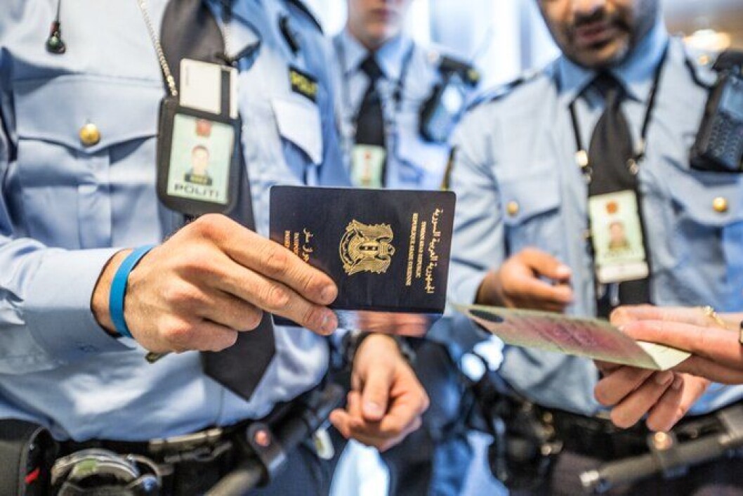 Det er ikke uvanlig at politiet på grensen til Sverige kommer i kontakt med papirer som er falske, eller ikke stemmer overens. Det er ikke uvanlig at politiet på grensen til Sverige kommer i kontakt med papirer som er falske, eller ikke stemmer overens.