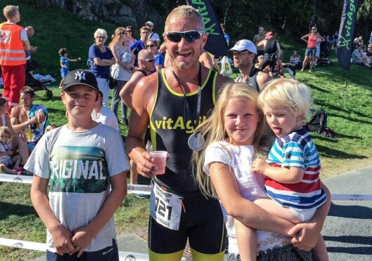 Stein Frode ble mottatt på målstreken av barna sine: f.v. Kristian, Sunniva og Milan. Stein Frode ble mottatt på målstreken av barna sine: f.v. Kristian, Sunniva og Milan.