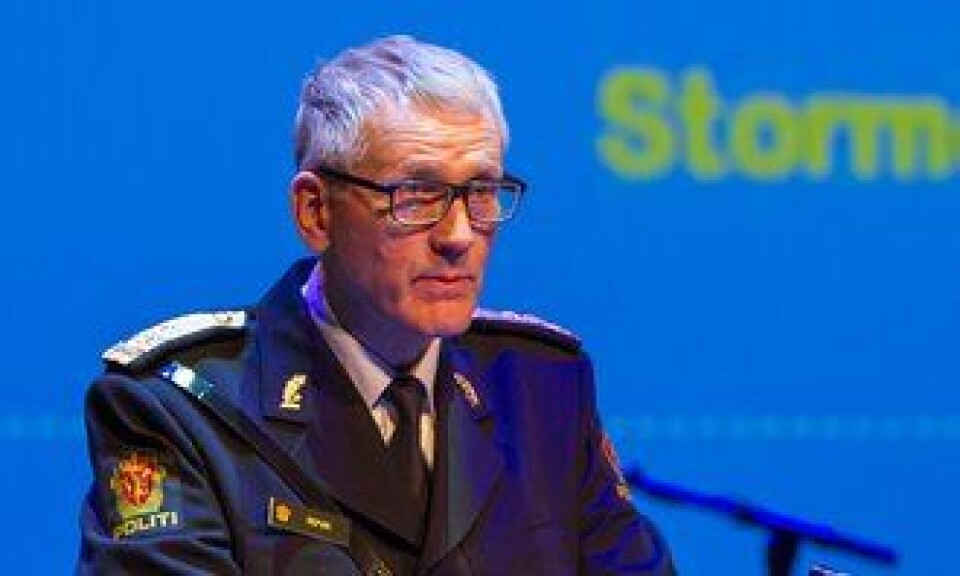 Assisterende politidirektør Vidar Refvik vurderer å endre på stjernene på skulderklaffene til ansatte. Her under avslutning i Bodø.