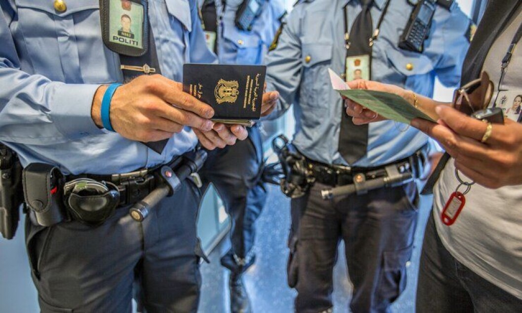 Regjeringen bevilger mer penger til kontroll og registrering av flyktninger i 2016. Regjeringen bevilger mer penger til kontroll og registrering av flyktninger i 2016.