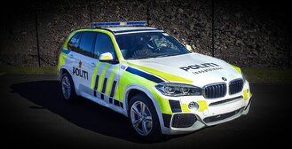 Slik ser den nye BMW X5 ut i norsk uniform. Politioverbetjent Morten Østraat har bistått PFT med tilpassing av uniformering og dekor. Foto: Ferno Norden