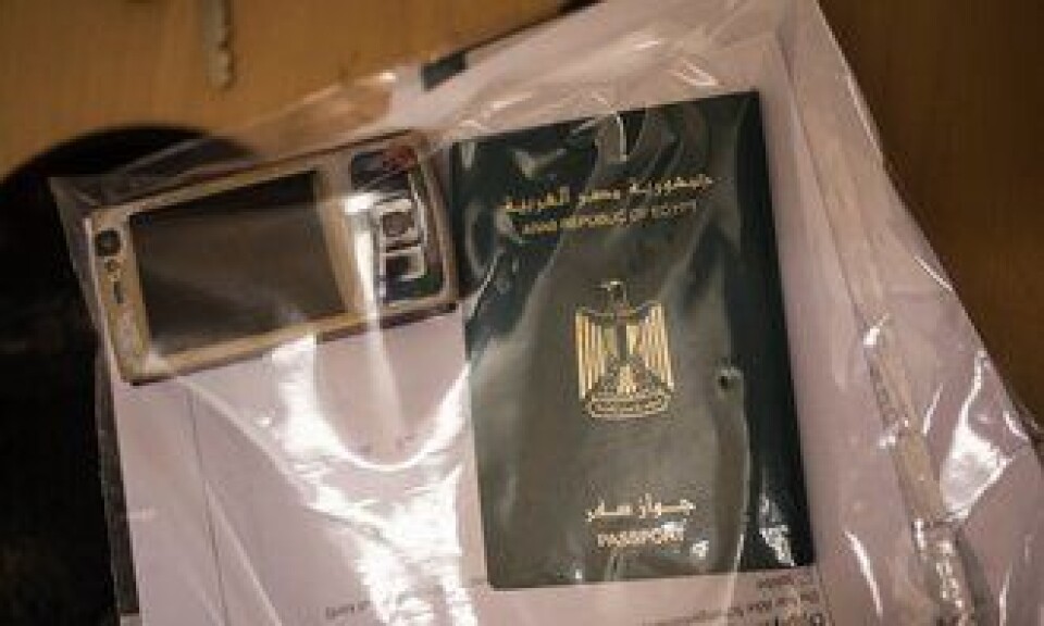 Asylsøkere må levere inn pass for sjekk. De kommer fra en rekke land, blant annet Egypt.