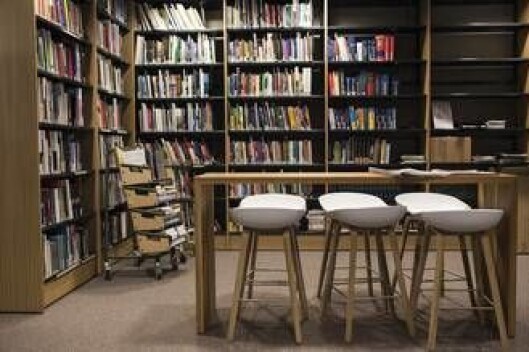 I biblioteket finnes det siste av politilitteratur. I biblioteket finnes det siste av politilitteratur.